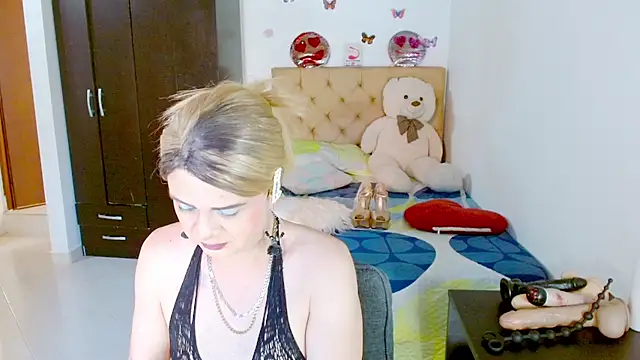 Snapshot of Dolldirtyxxx chatting on June 2026 10:15:01 PM Dolldirtyxxx online show from June 2026 10:15:01 PM