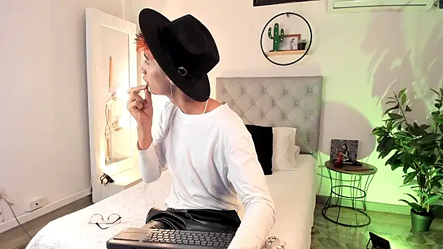 NovaaWheler online show from March 2025 05:00:02 AM