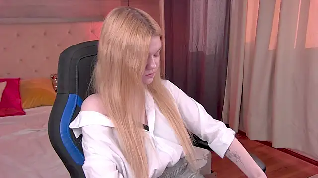 Snapshot of AdeleCartier chatting on February 2025 06:43:01 AM AdeleCartier online show from February 2025 06:43:01 AM