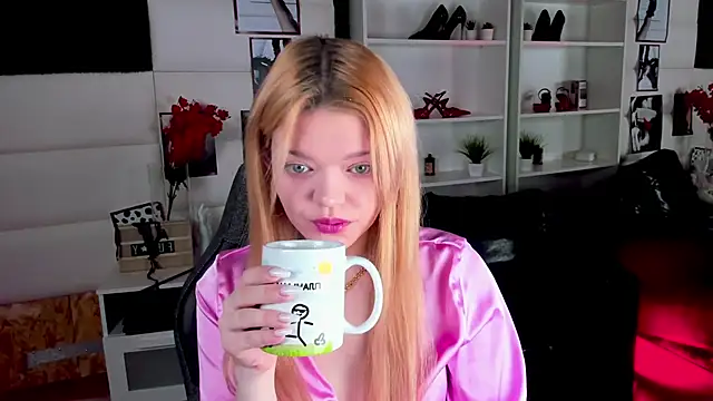 Snapshot of AdeleCartier chatting on February 2025 02:37:02 AM AdeleCartier online show from February 2025 02:37:02 AM