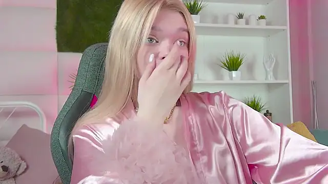 Snapshot of AdeleCartier chatting on March 2025 03:54:01 AM AdeleCartier online show from March 2025 03:54:01 AM