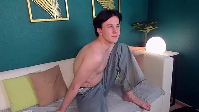 AdrianoAubert online show from March 2025 04:22:01 PM