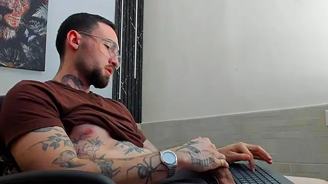 Luke davis01 online show from February 2025 04:01:02 PM