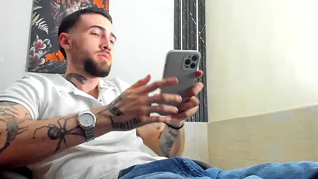 Luke davis01 online show from March 2025 04:51:01 PM