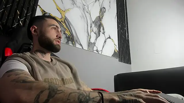 Luke davis01 online show from September 2025 01:43:02 PM