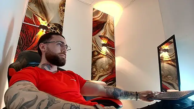 Luke davis01 online show from April 2026 01:41:01 PM