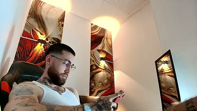 Luke davis01 online show from April 2026 01:01:01 PM