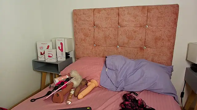 Skye Moore online show from October 2025 12:06:01 PM