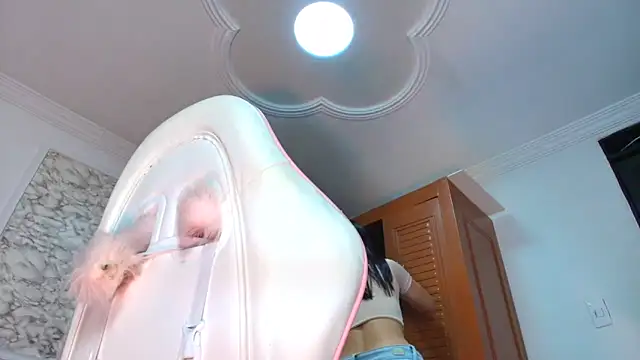 Danella houston online show from October 2025 06:04:01 PM