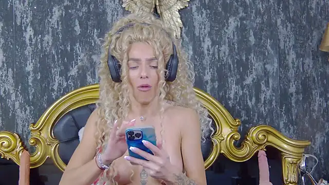 Snapshot of PlayfulShow chatting on February 2025 02:10:01 PM PlayfulShow online show from February 2025 02:10:01 PM