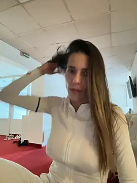 Snapshot of PlayfulShow chatting on February 2025 10:06:02 AM PlayfulShow online show from February 2025 10:06:02 AM