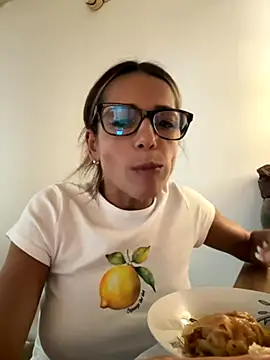 Snapshot of PlayfulShow chatting on September 2025 08:06:01 AM PlayfulShow online show from September 2025 08:06:01 AM