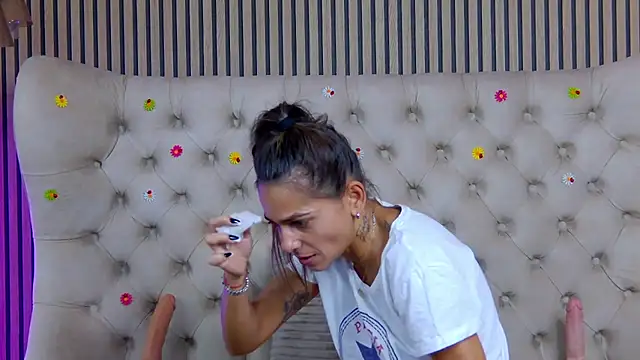 Snapshot of PlayfulShow chatting on October 2025 11:09:02 AM PlayfulShow online show from October 2025 11:09:02 AM