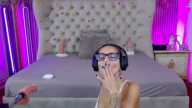 Snapshot of PlayfulShow chatting on October 2025 08:47:01 AM PlayfulShow online show from October 2025 08:47:01 AM