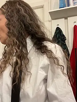 Snapshot of PlayfulShow chatting on November 2025 11:54:01 AM PlayfulShow online show from November 2025 11:54:01 AM