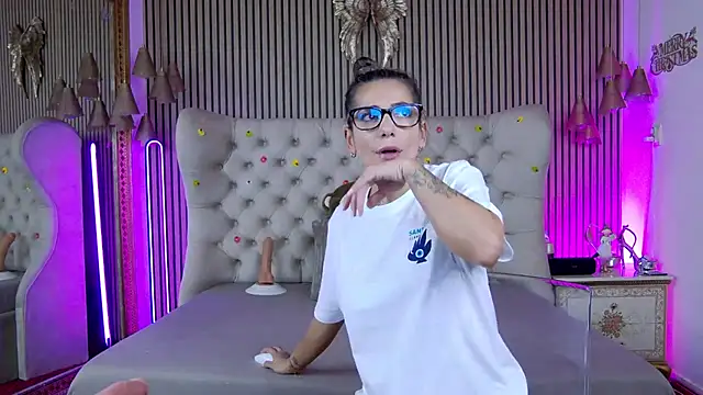 Snapshot of PlayfulShow chatting on November 2025 10:37:01 AM PlayfulShow online show from November 2025 10:37:01 AM