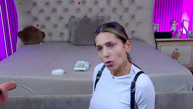 Snapshot of PlayfulShow chatting on November 2025 11:21:02 AM PlayfulShow online show from November 2025 11:21:02 AM