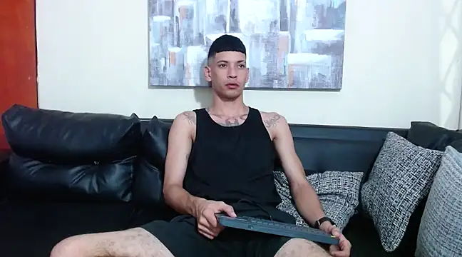 Snapshot of biigjhonny chatting on February 2025 02:23:02 AM biigjhonny online show from February 2025 02:23:02 AM