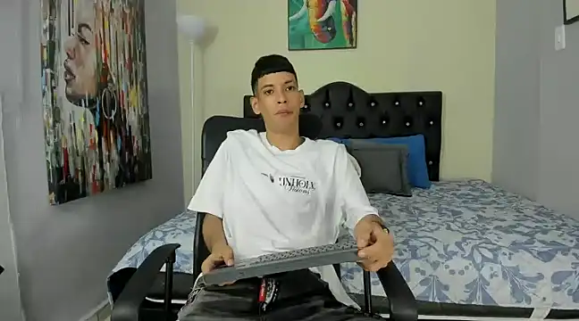 Snapshot of biigjhonny chatting on March 2025 01:31:02 AM biigjhonny online show from March 2025 01:31:02 AM