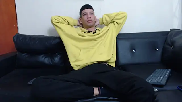 Snapshot of biigjhonny chatting on November 2025 03:12:02 AM biigjhonny online show from November 2025 03:12:02 AM