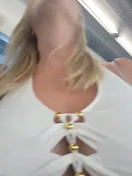 Snapshot of Sexybiene969 chatting on September 2025 04:07:01 PM Sexybiene969 online show from September 2025 04:07:01 PM