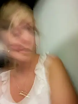 Snapshot of Sexybiene969 chatting on October 2025 04:27:01 PM Sexybiene969 online show from October 2025 04:27:01 PM