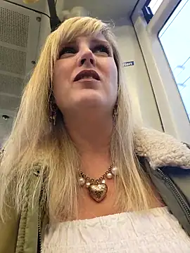 Snapshot of Sexybiene969 chatting on October 2025 03:11:02 PM Sexybiene969 online show from October 2025 03:11:02 PM