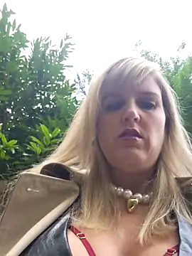 Snapshot of Sexybiene969 chatting on October 2025 02:06:02 PM Sexybiene969 online show from October 2025 02:06:02 PM