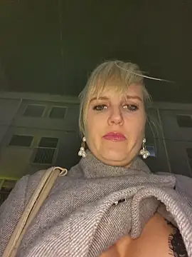 Snapshot of Sexybiene969 chatting on November 2025 05:14:01 PM Sexybiene969 online show from November 2025 05:14:01 PM