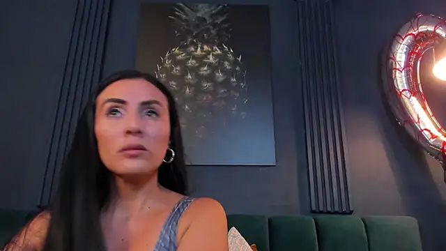 scarlet edwars online show from February 2025 07:04:02 PM