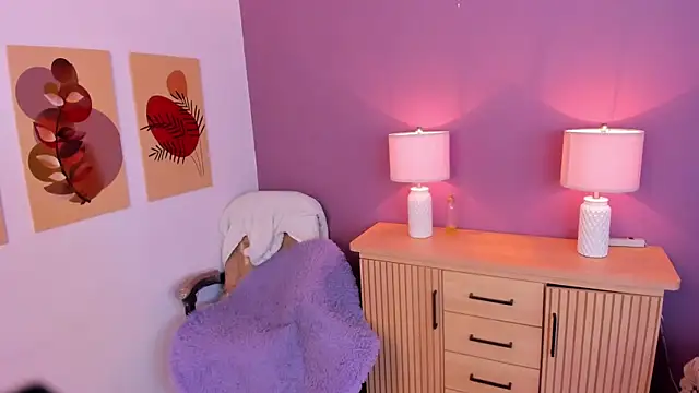 scarlet edwars online show from March 2025 06:22:02 PM