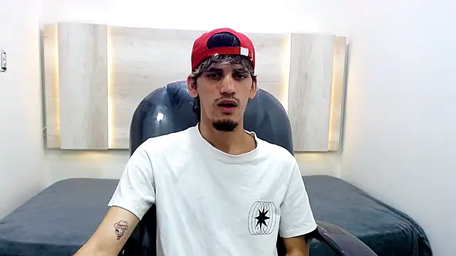 Dirty Kingg online show from February 2025 08:10:02 PM