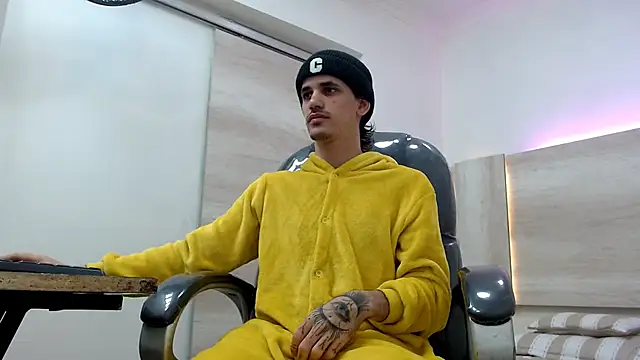 Dirty Kingg online show from March 2025 08:43:02 PM