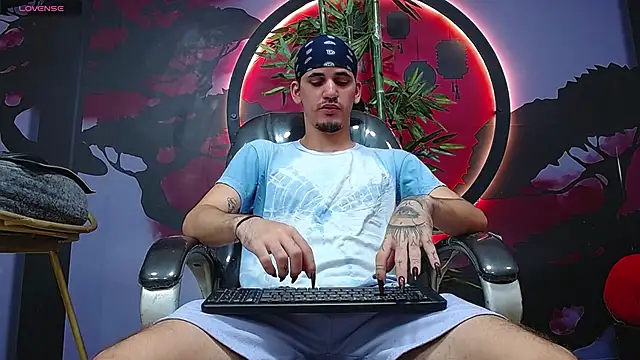 Dirty Kingg online show from November 2025 08:03:01 PM