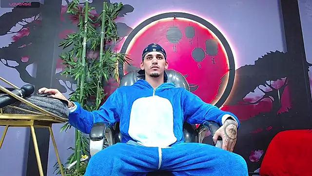 Dirty Kingg online show from November 2025 07:18:02 PM