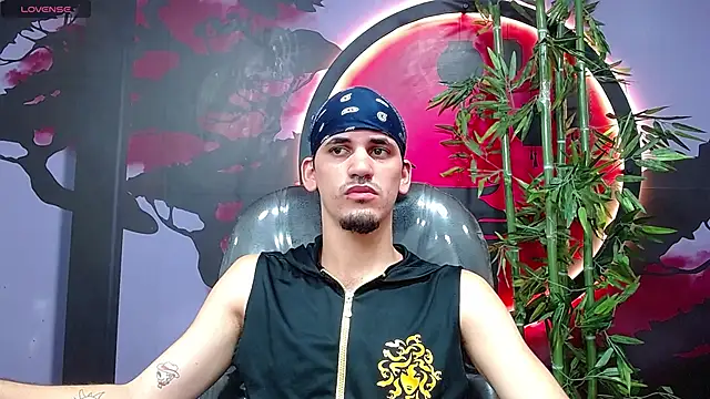 Dirty Kingg online show from November 2025 07:57:01 PM