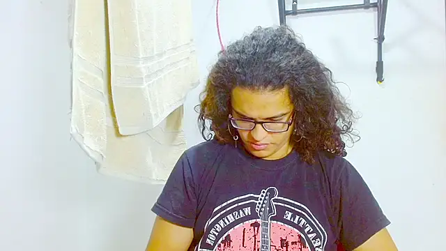 Snapshot of Diane_blossom chatting on February 2025 12:30:02 PM Diane blossom online show from February 2025 12:30:02 PM