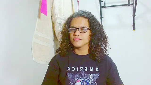 Snapshot of Diane_blossom chatting on February 2025 12:50:02 PM Diane blossom online show from February 2025 12:50:02 PM