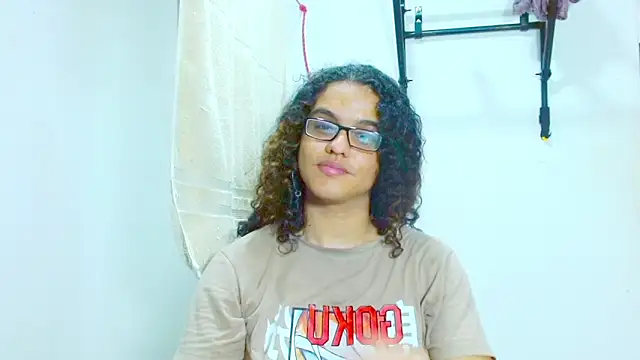 Snapshot of Diane_blossom chatting on February 2025 08:29:02 PM Diane blossom online show from February 2025 08:29:02 PM