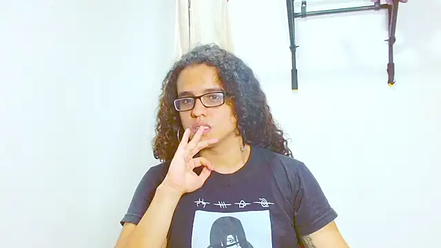 Snapshot of Diane_blossom chatting on February 2025 11:47:02 PM Diane blossom online show from February 2025 11:47:02 PM