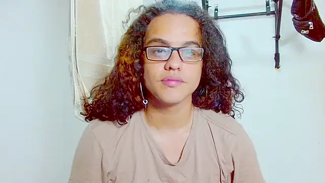 Snapshot of Diane_blossom chatting on February 2025 06:23:02 PM Diane blossom online show from February 2025 06:23:02 PM