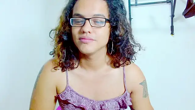 Snapshot of Diane_blossom chatting on February 2025 12:39:01 PM Diane blossom online show from February 2025 12:39:01 PM