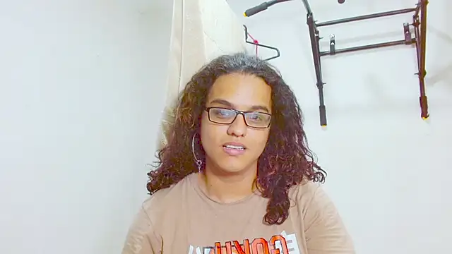 Snapshot of Diane_blossom chatting on February 2025 12:08:02 AM Diane blossom online show from February 2025 12:08:02 AM