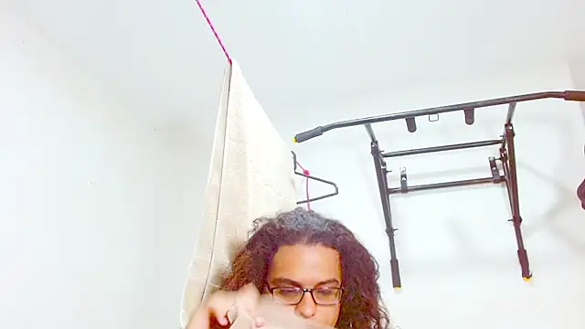 Snapshot of Diane_blossom chatting on February 2025 06:01:02 PM Diane blossom online show from February 2025 06:01:02 PM