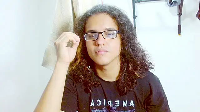 Snapshot of Diane_blossom chatting on March 2025 06:33:02 PM Diane blossom online show from March 2025 06:33:02 PM