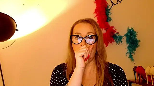 Snapshot of leaxSTAR chatting on February 2025 02:46:01 PM leaxSTAR online show from February 2025 02:46:01 PM