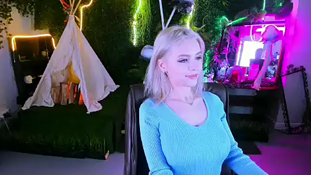 LeonaStane online show from February 2025 05:11:02 PM