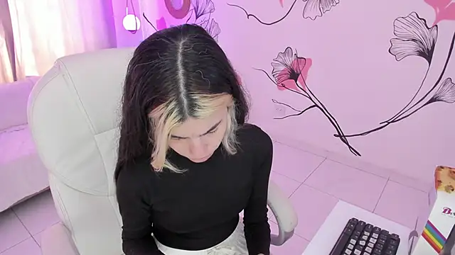 Isabela Fiorelli online show from October 2025 01:20:01 PM