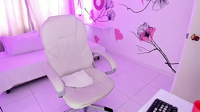 Isabela Fiorelli online show from November 2025 01:21:02 PM