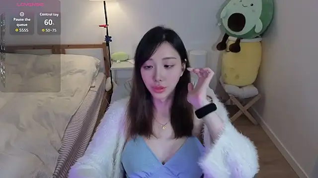 joycemilka online show from April 2026 12:17:01 PM